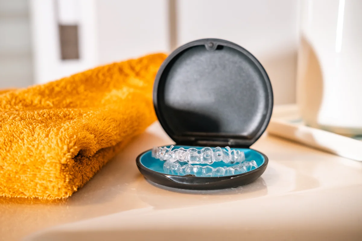 Clear Braces vs Clear Aligners: Which Discreet Option Suits You?